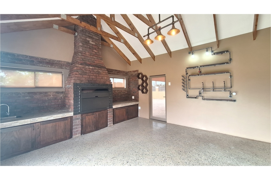 3 Bedroom Property for Sale in Middedorp Western Cape